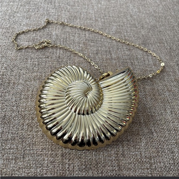 mad jade Handbags - Gold Conch Shell Spiral Clutch Purse with chain